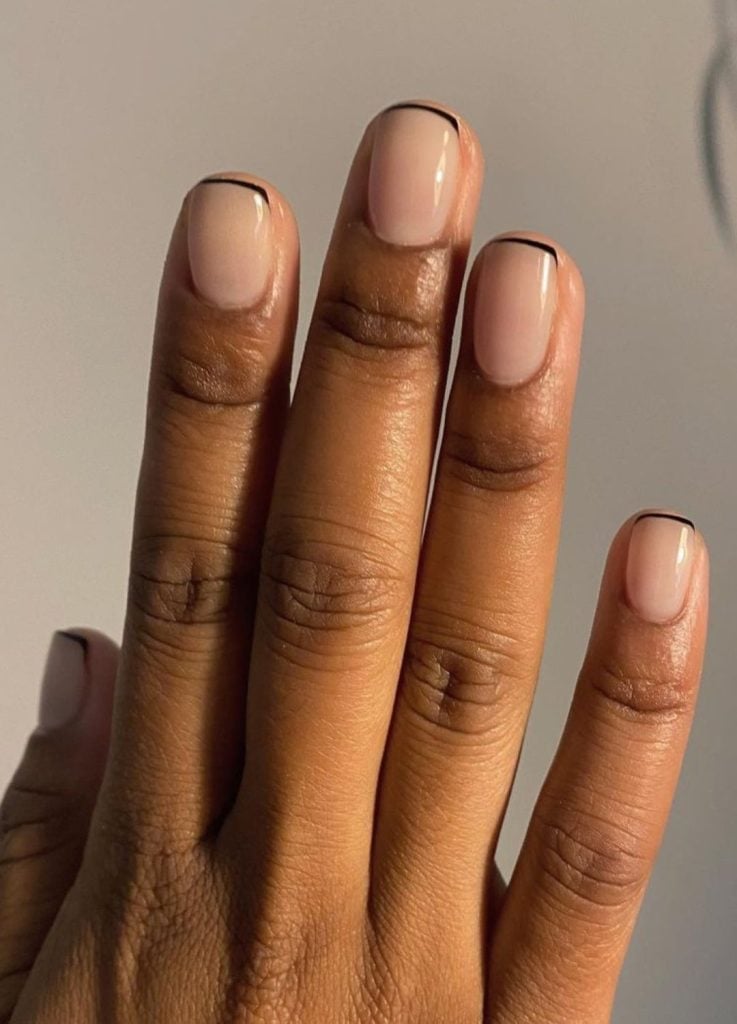 Short Soft Square With Thin Black Line French Short Soft Square With Thin Black Line French — Classy Black French Tip Nails