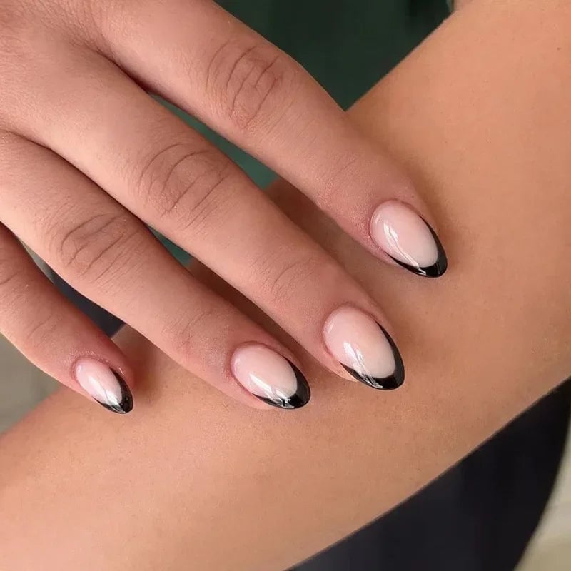 Medium Oval With Glossy Black French Line Medium Oval With Glossy Black French Line — Classy Black French Tip Nails