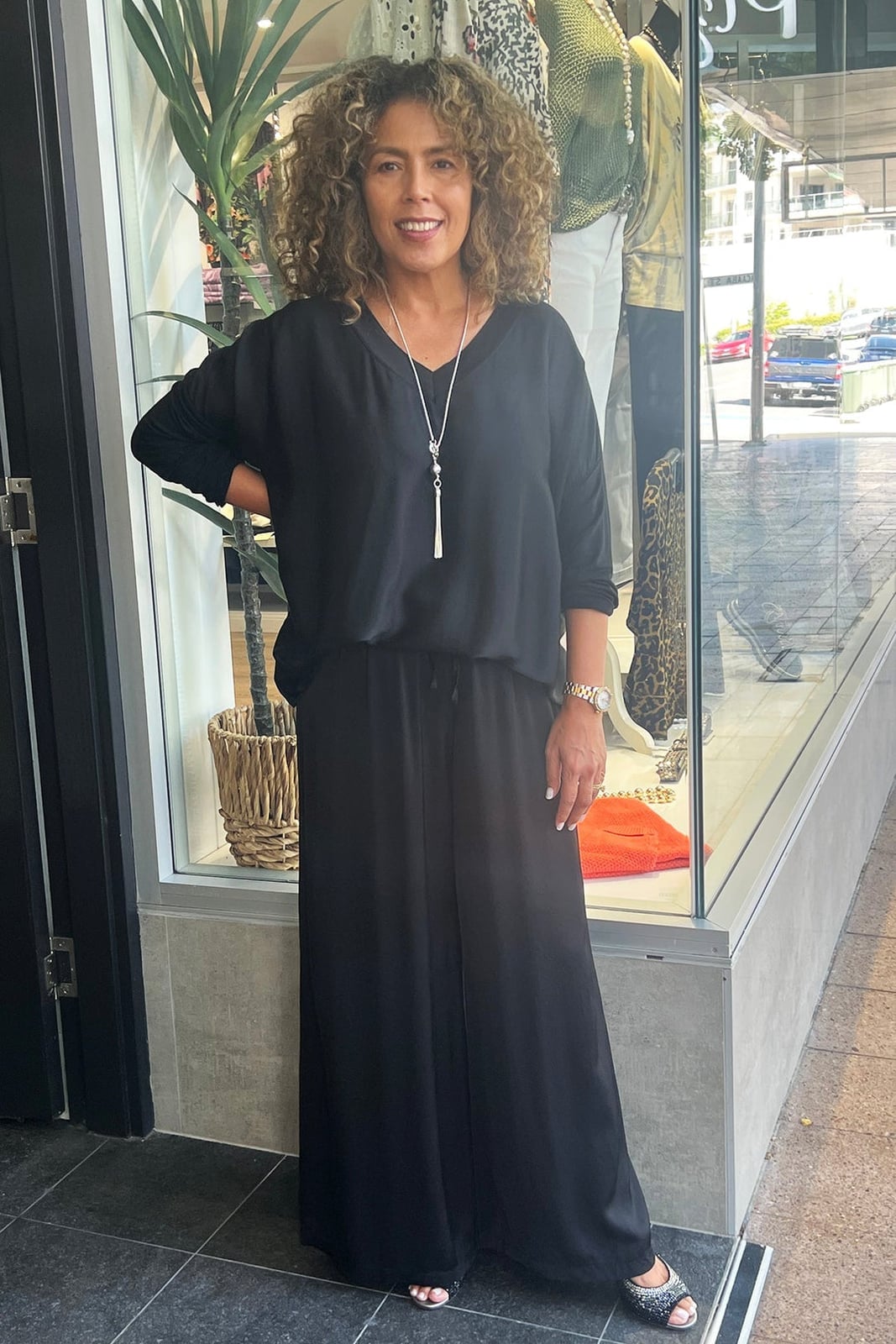 Drawstring Wide Leg Pants with V-Neck Top Drawstring Wide Leg Pants with V-Neck Top — Classy Black Pants Outfits
