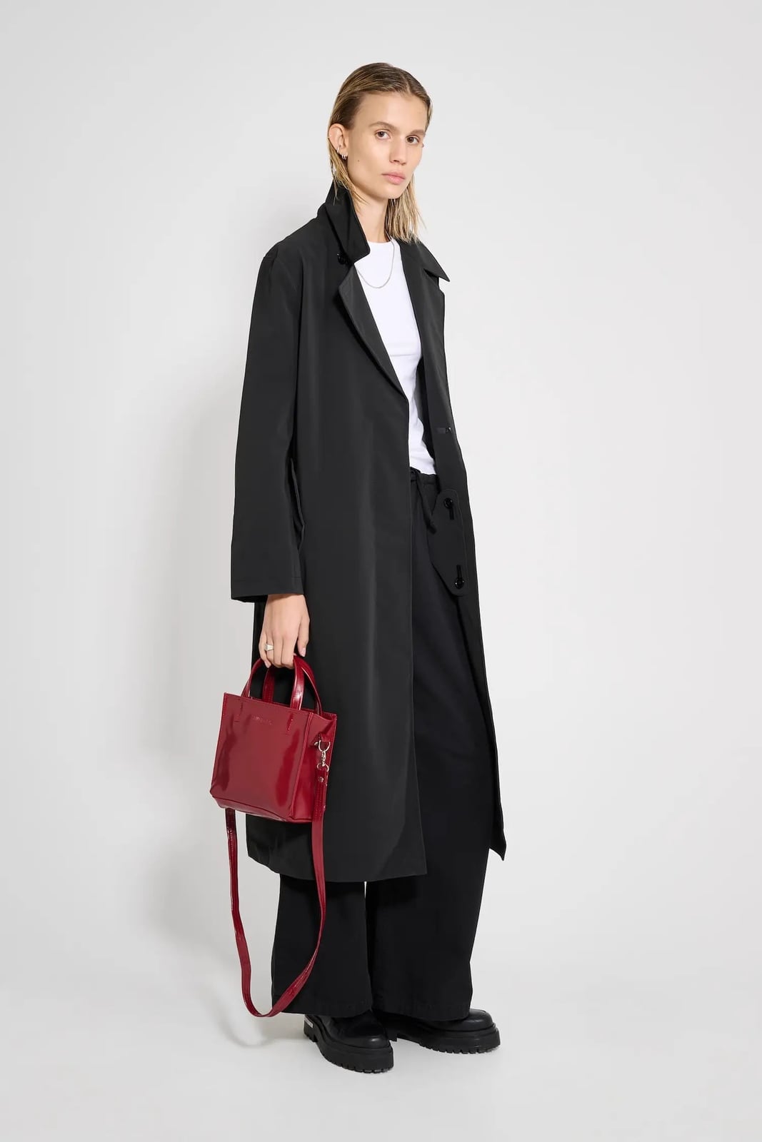 Oversized Black Trench Coat With Red Handbag — Classy Black Trench Coat Outfit