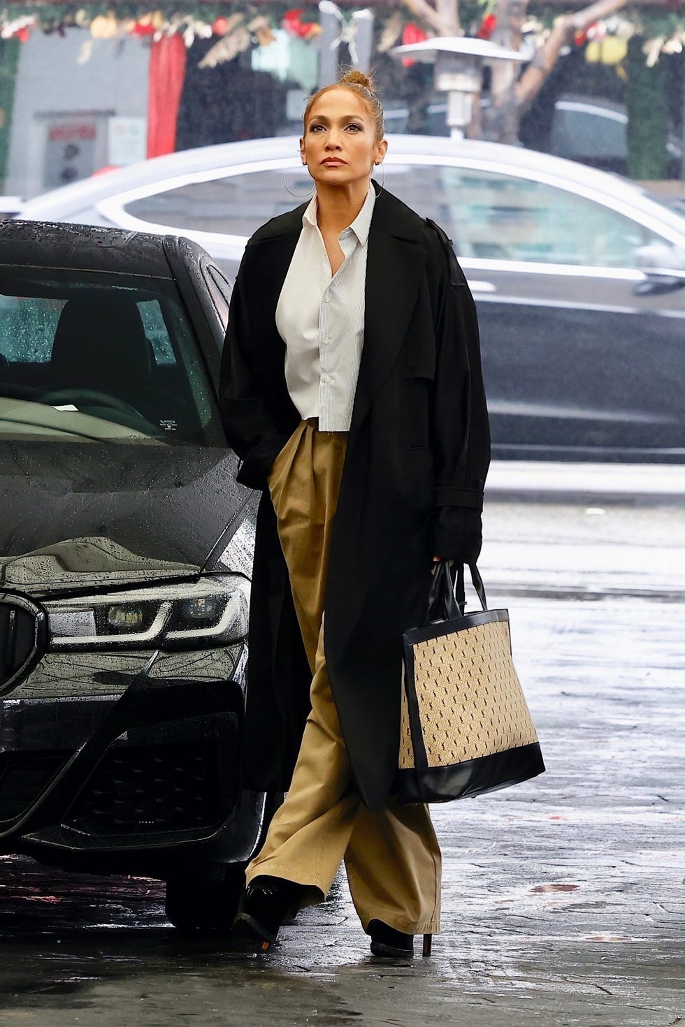 Casual Black Trench Coat Over White Shirt — Classy Black Trench Coat Outfit