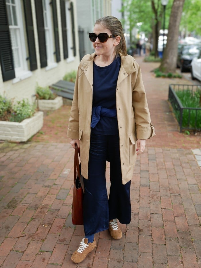 Casual Navy Cropped Wide-Leg Trousers With Hooded Jacket — Classy Blue Pants Outfits