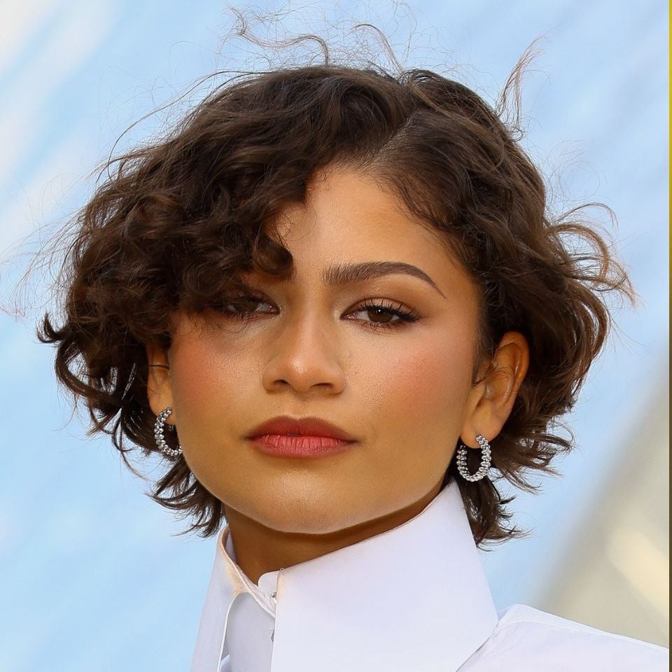 Chin Bob With Textured Curtain Bangs Chin Bob With Textured Curtain Bangs — Classy Bob Haircuts