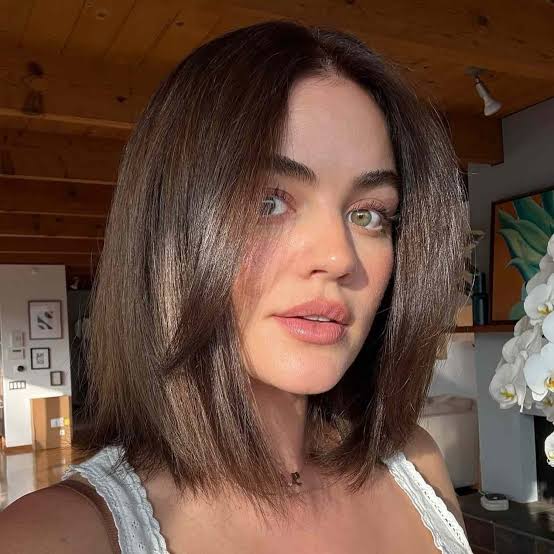 Collarbone Bob With Sleek Blowout Collarbone Bob With Sleek Blowout — Classy Bob with Curtain Bangs