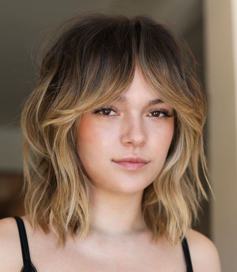 Shoulder Length Bob With Beige Blonde Highlights Shoulder Length Bob With Beige Blonde Highlights — Classy Bob with Curtain Bangs