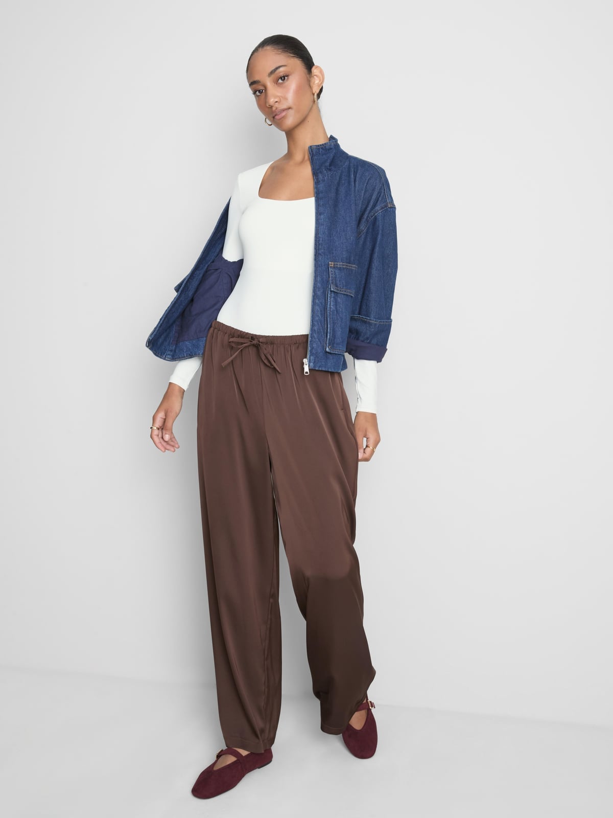 Long-sleeve Bodysuit Under Denim Jacket with Satin Trousers Long-sleeve Bodysuit Under Denim Jacket with Satin Trousers — Classy Bodysuit Outfits