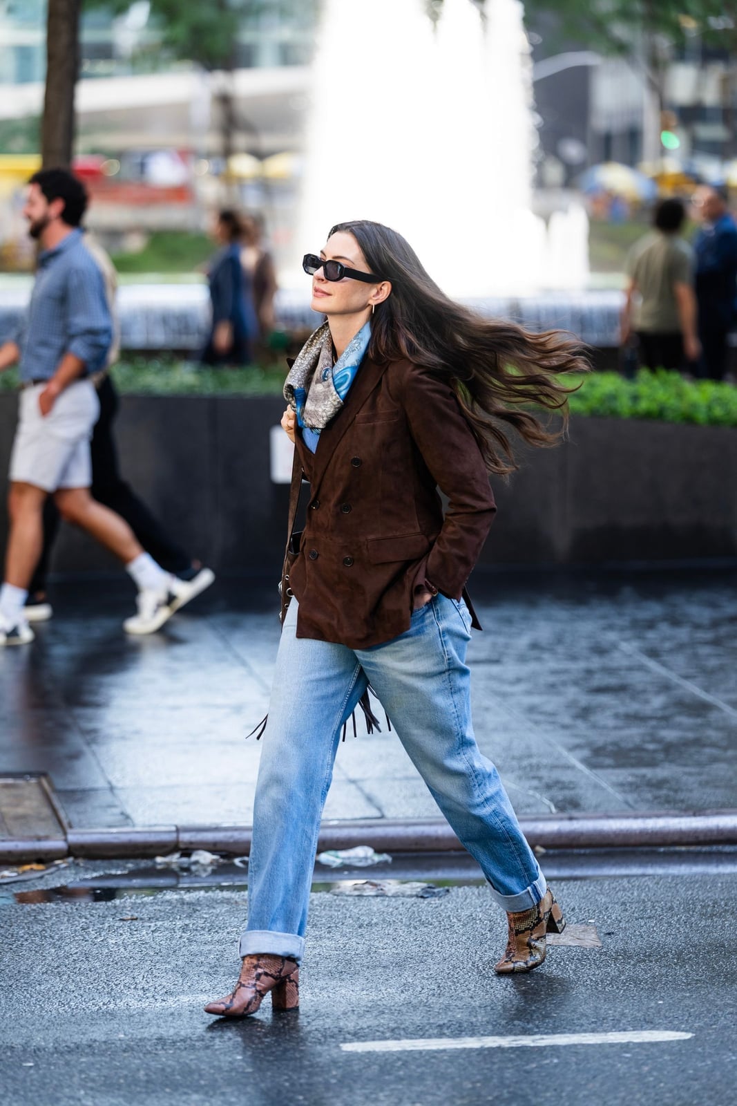 Baggy Jeans with Suede Blazer and Snakeskin Boots Baggy Jeans with Suede Blazer and Snakeskin Boots — Classy Boots Outfit Jeans