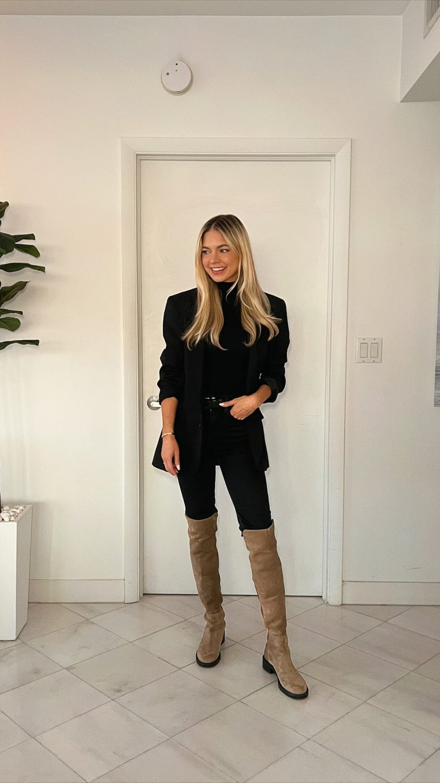 Fitted Jeans with Turtleneck and Taupe Knee-High Boots Fitted Jeans with Turtleneck and Taupe Knee-High Boots — Classy Boots Outfit Jeans