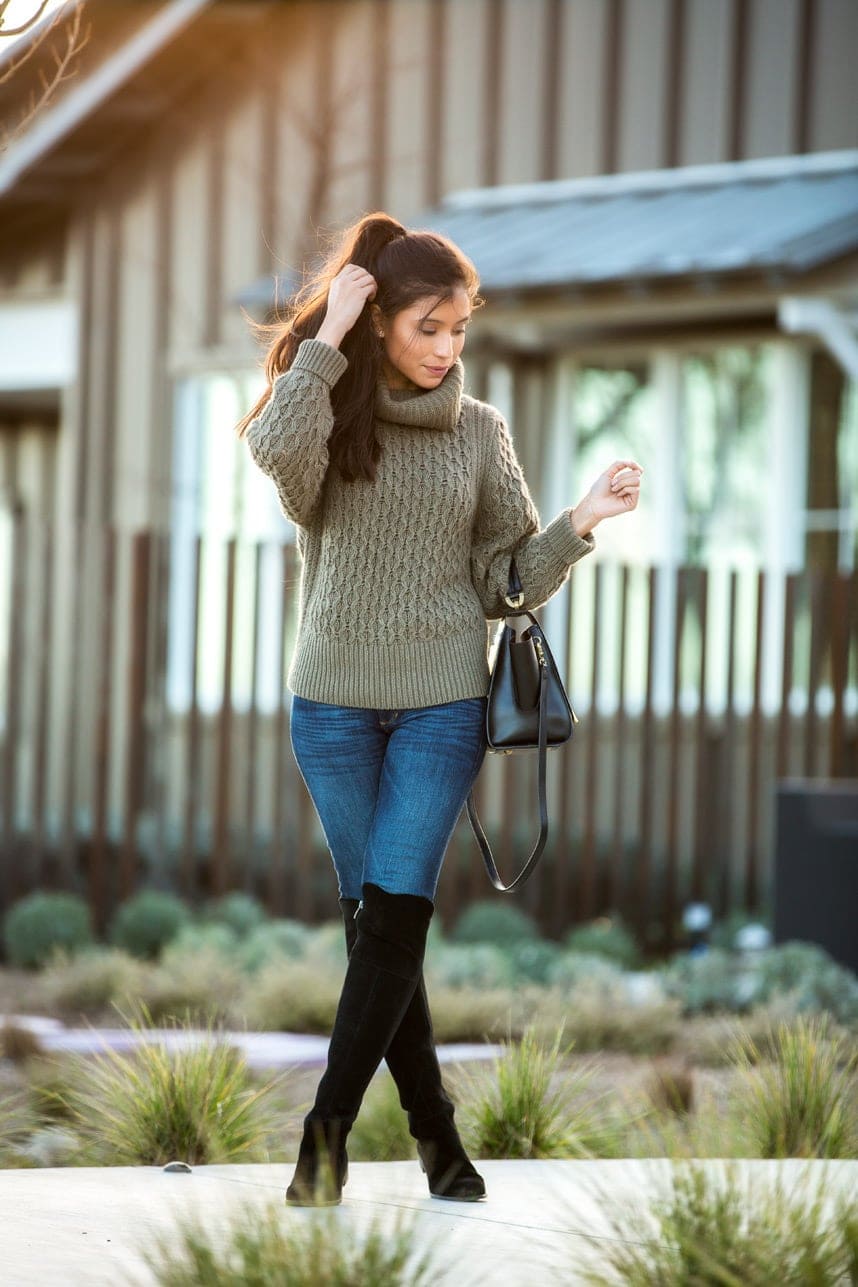 Blue Jeans with Green Turtleneck and Black Suede Boots Blue Jeans with Green Turtleneck and Black Suede Boots — Classy Boots Outfit Jeans