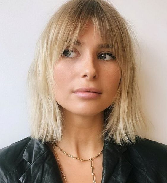 Collarbone Lob With Bottleneck Bangs Collarbone Lob With Bottleneck Bangs — Classy Bottleneck Bangs