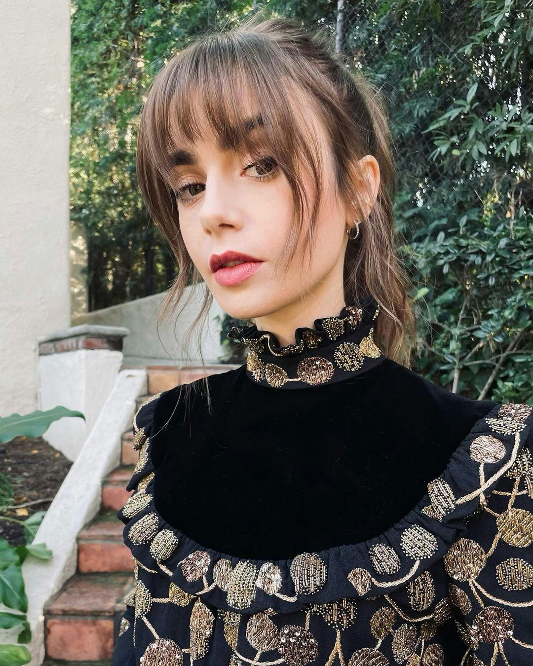 Mid-Back Ponytail With Bottleneck Bangs Mid-Back Ponytail With Bottleneck Bangs — Classy Bottleneck Bangs