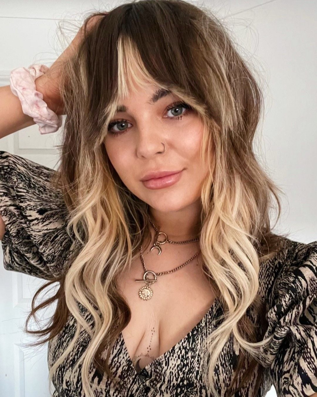 Mid-Back Blowout With Bottleneck Curtain Bangs, Wavy Mid-Back Blowout With Bottleneck Curtain Bangs, Wavy — Classy Bottleneck Bangs