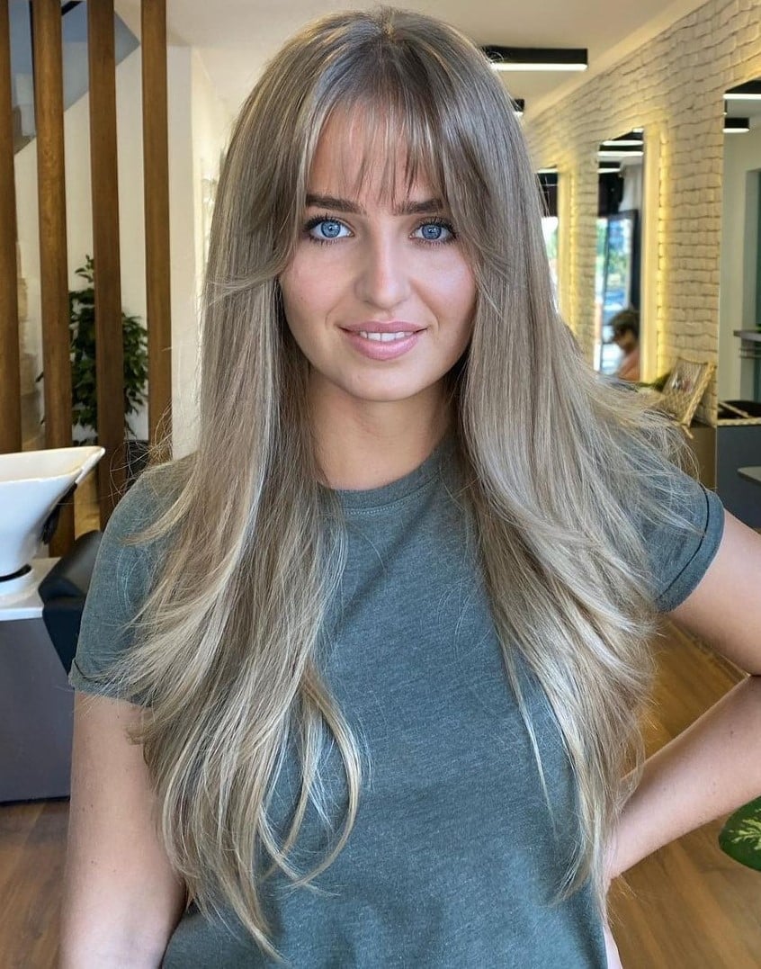 Mid-Back Ash Blonde With Bottleneck Bangs Mid-Back Ash Blonde With Bottleneck Bangs — Classy Bottleneck Bangs