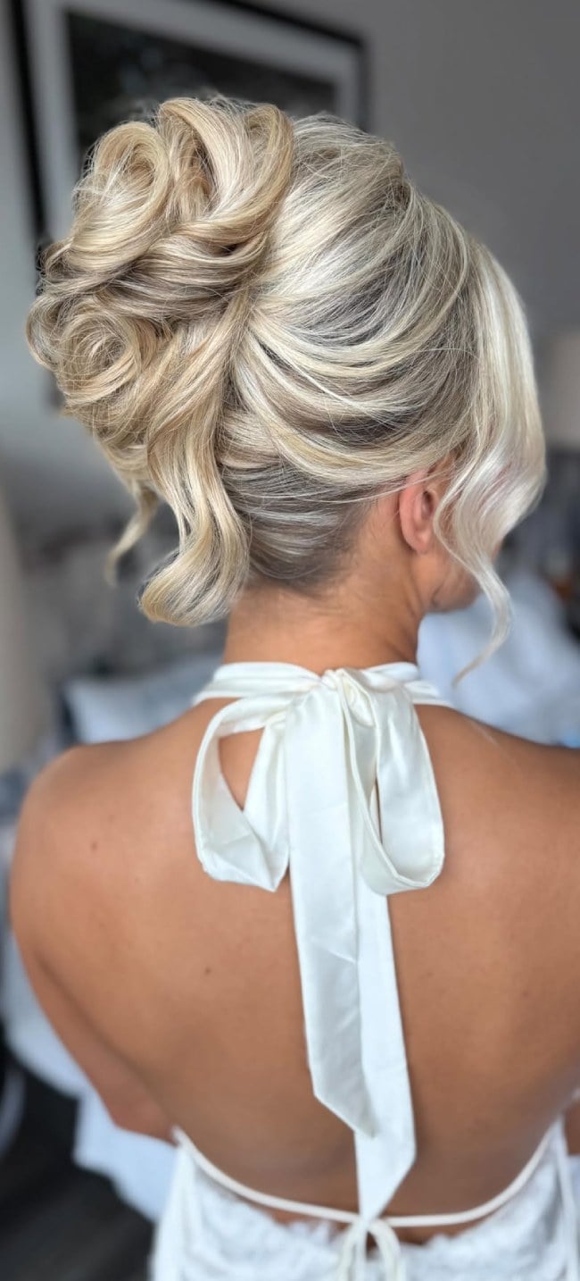 Messy Blonde Bun With Sculpted Curls Messy Blonde Bun With Sculpted Curls — Classy Bridal Bun