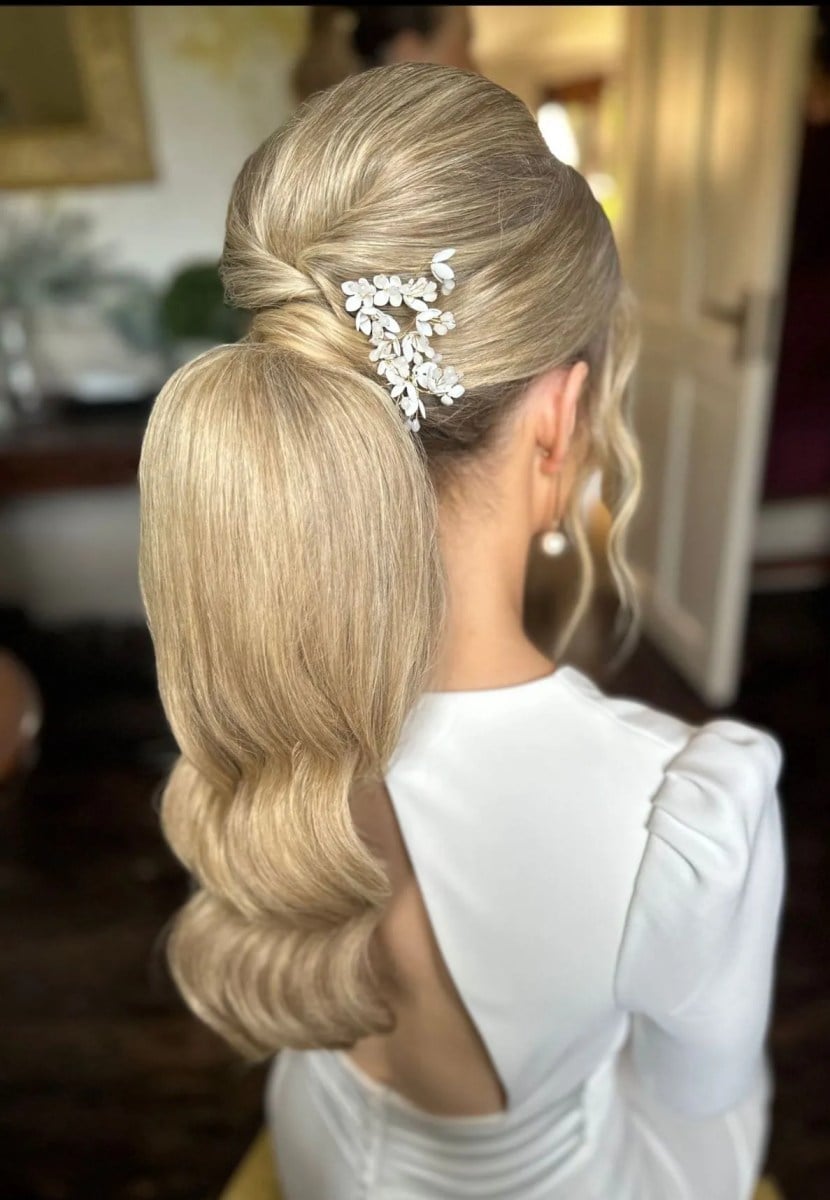 Voluminous Blonde Ponytail With Soft Waves Voluminous Blonde Ponytail With Soft Waves — Classy Bridesmaid Ponytail