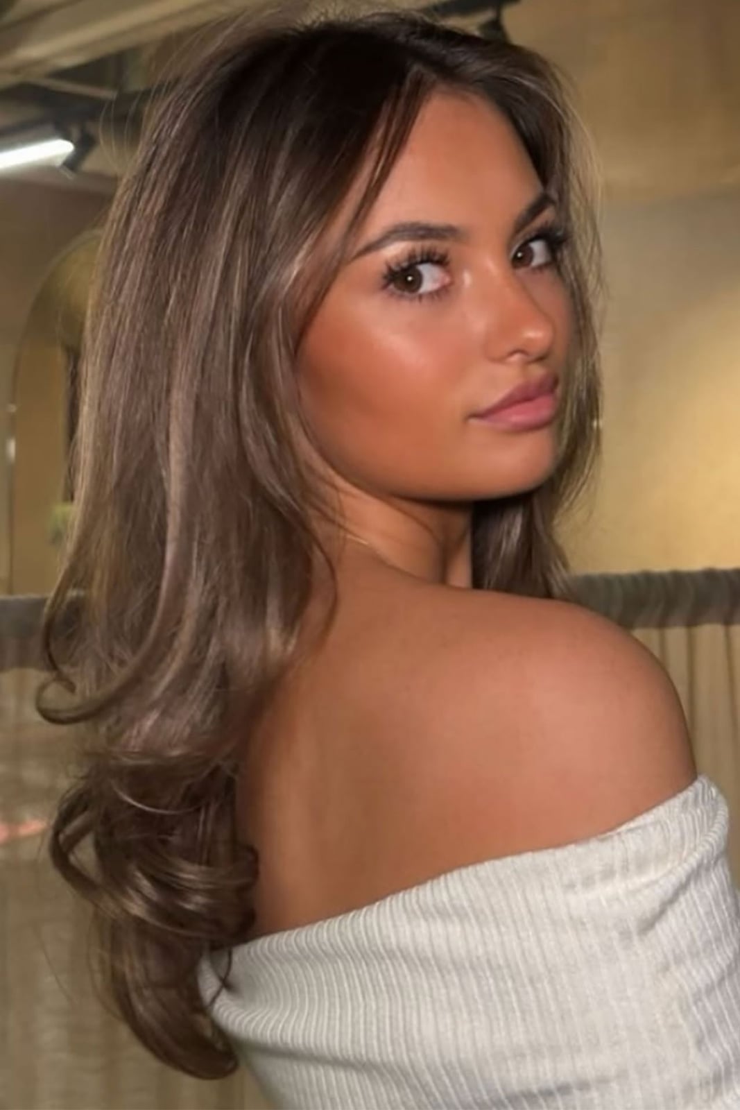 Collarbone Bronde Balayage With Warm Tones — Classy Bronde Balayage