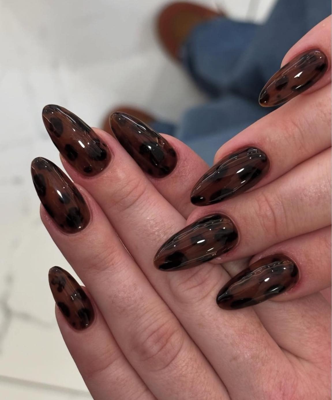 Medium Brown Tortoiseshell and Gold Foil Almond Nails Medium Brown Tortoiseshell and Gold Foil Almond Nails — Classy Brown Almond Nails