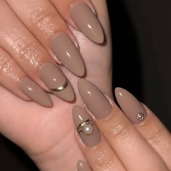 Sheer Nude Beige Almond Nails with Gold Band and Pearl Sheer Nude Beige Almond Nails with Gold Band and Pearl — Classy Brown Almond Nails