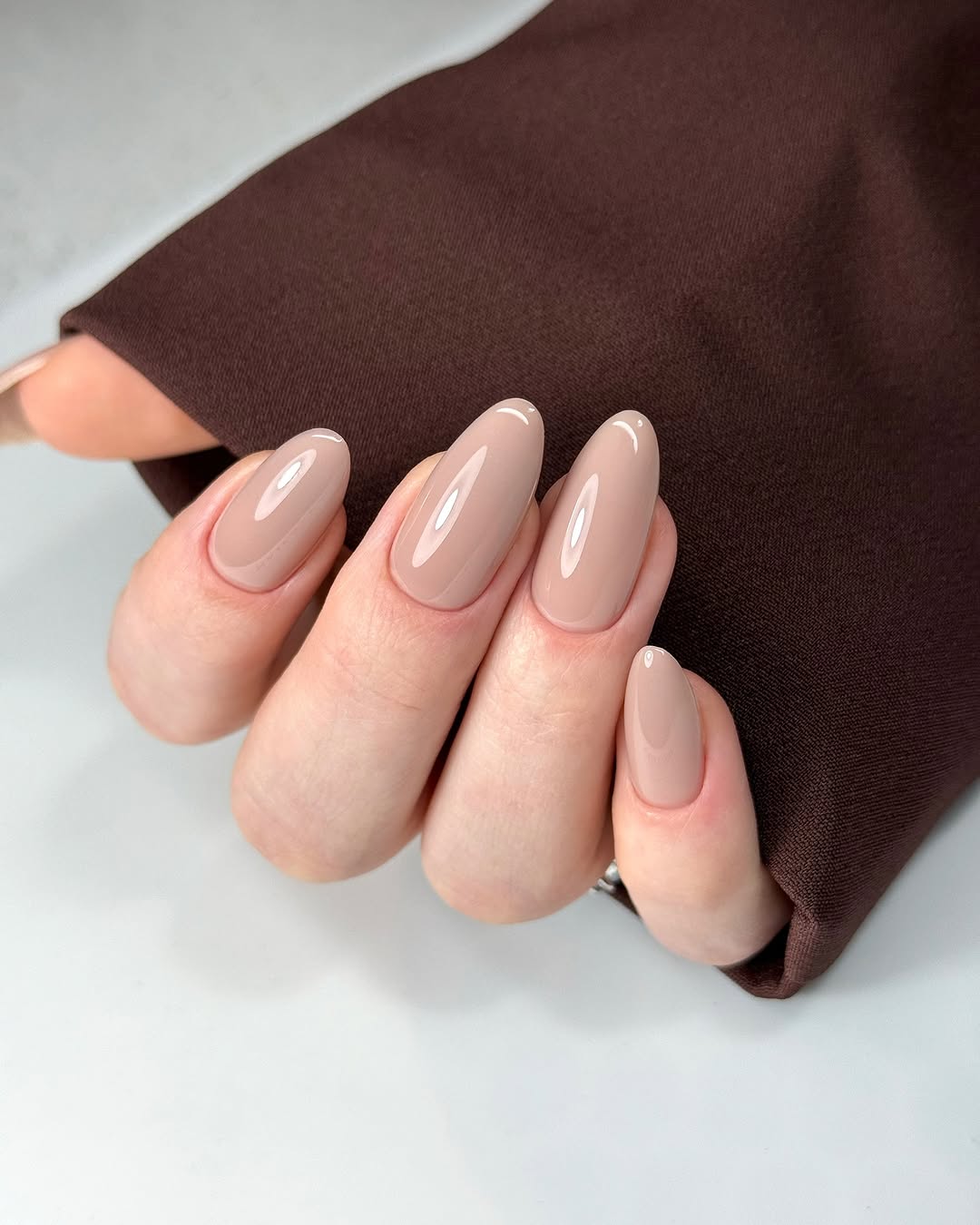 Glossy Warm Medium Brown Almond Nails Glossy Warm Medium Brown Almond Nails — Classy Brown Almond Nails