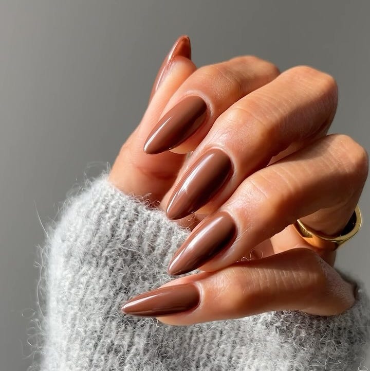 Warm Glossy Medium Brown Almond Nails, средне-коричневый Warm Glossy Medium Brown Almond Nails, средне-коричневый — Classy Brown Almond Nails