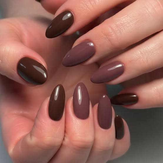 Glossy Medium and Mauve-Brown Almond Nails Glossy Medium and Mauve-Brown Almond Nails — Classy Brown Almond Nails