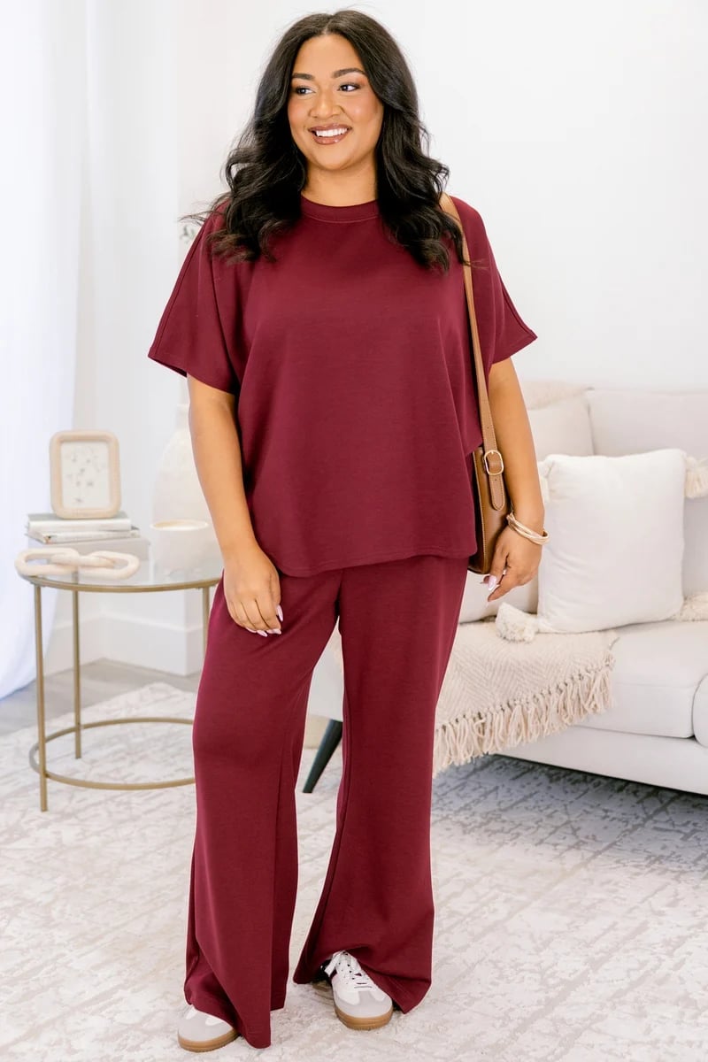 Monochromatic Burgundy Knit T-Shirt And Trousers Monochromatic Burgundy Knit T-Shirt And Trousers — Classy Burgundy Pants Outfits