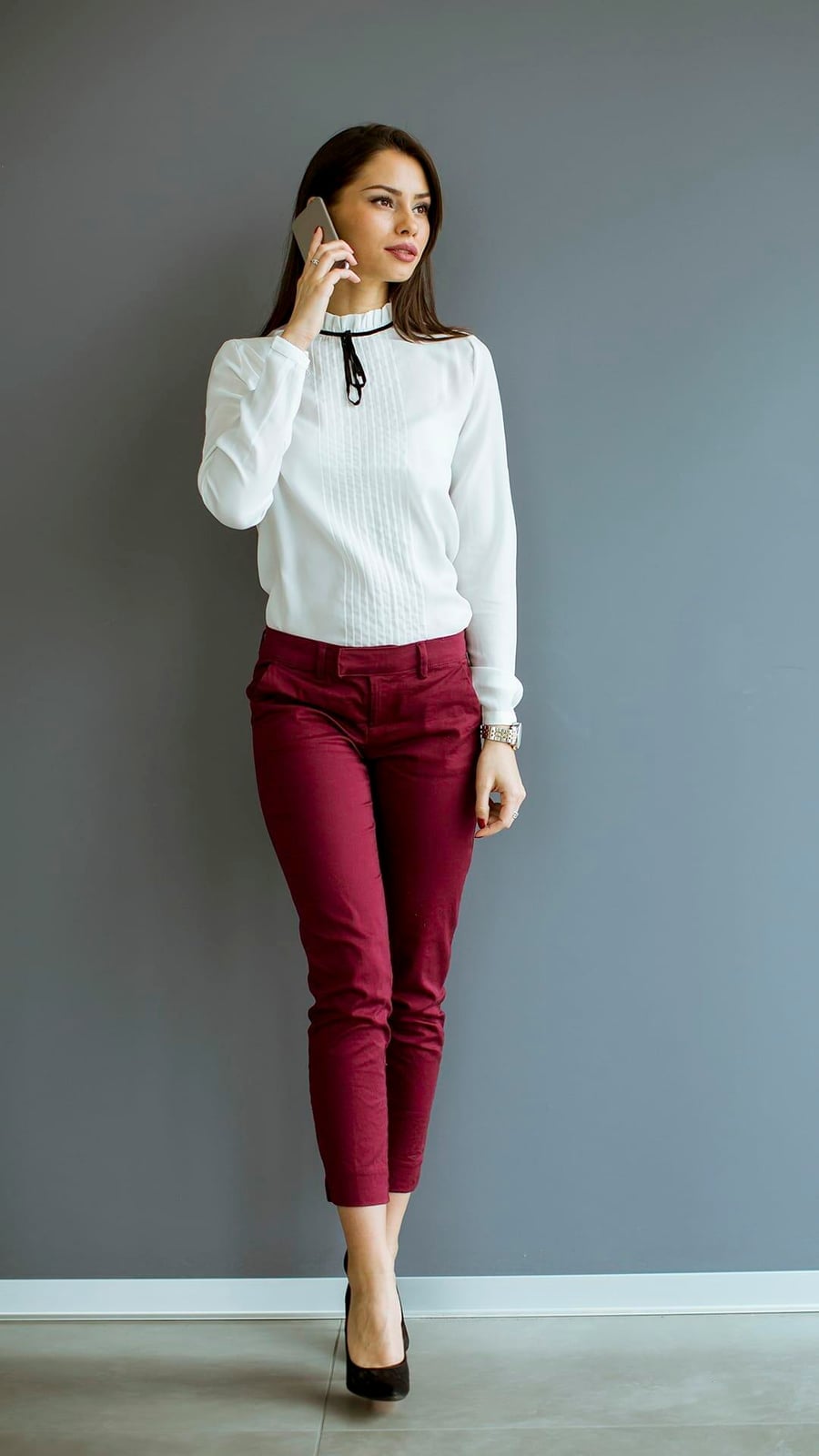 Burgundy Tailored Trousers With White Blouse And Heels Burgundy Tailored Trousers With White Blouse And Heels — Classy Burgundy Pants Outfits