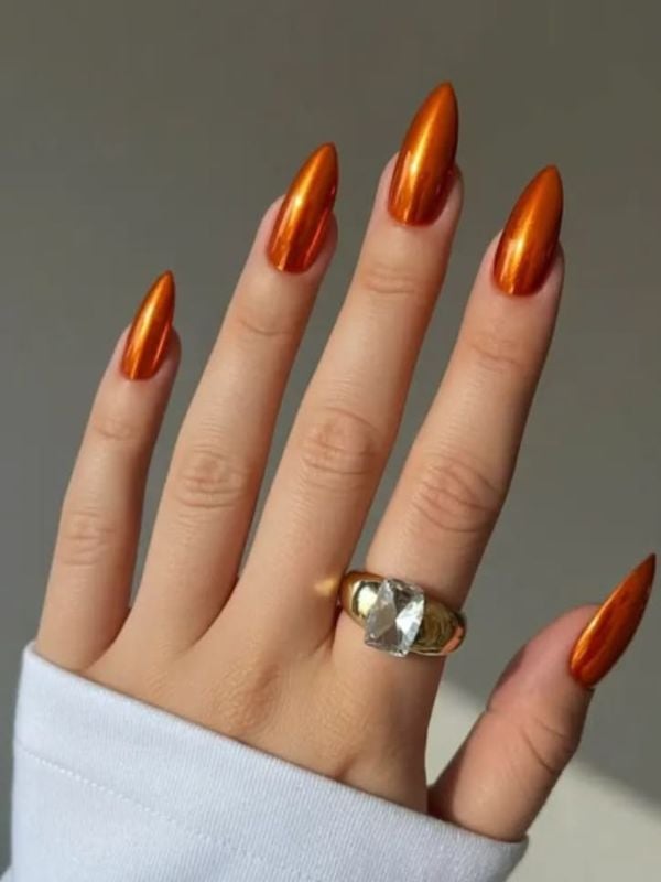 Metallic Burnt Orange Chrome Medium Almond Nails Metallic Burnt Orange Chrome Medium Almond Nails — Classy Burnt Orange Nails