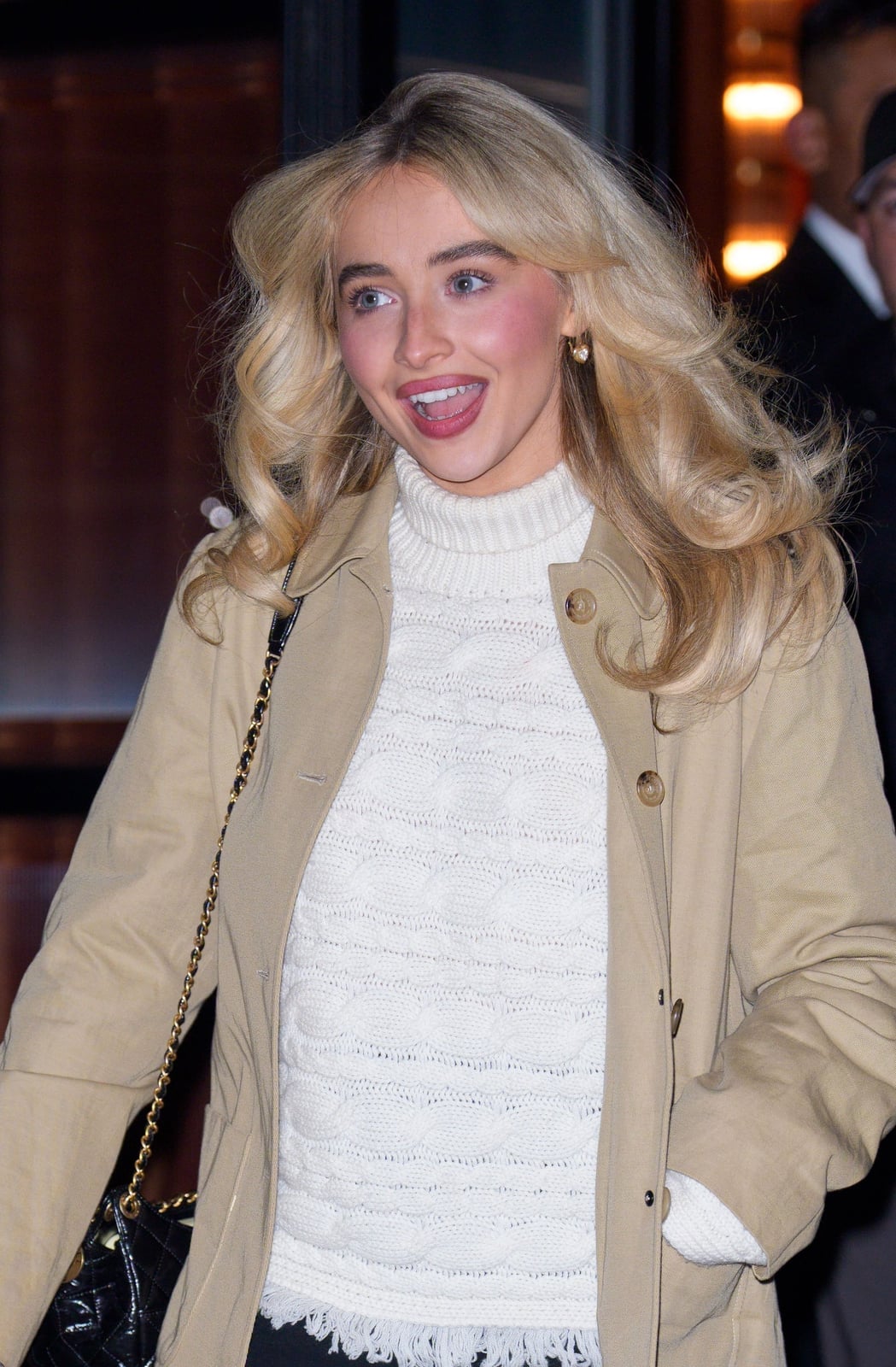 Blonde Collarbone Cut With Face-Framing Layers — Classy Butterfly Hair