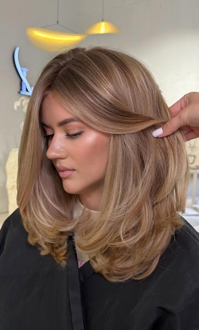 Collarbone Beige Blonde Butterfly Layers With Curtain Bangs — Classy Butterfly Hair
