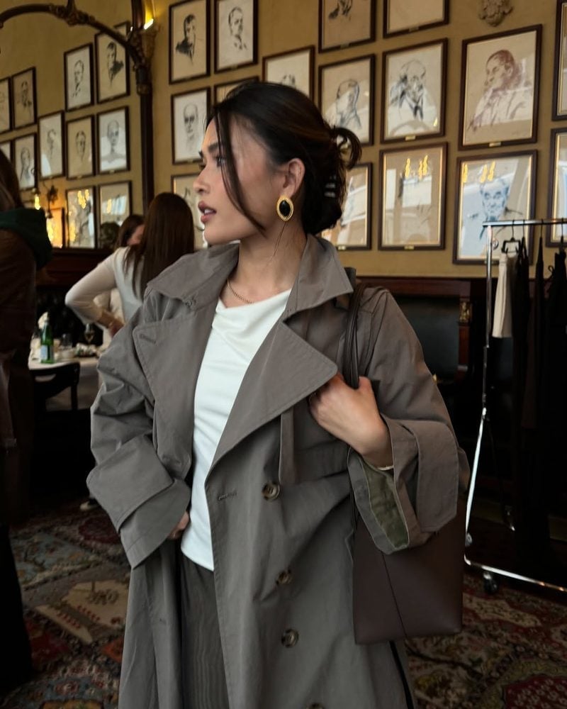 Gray Trench Coat Over White T-Shirt and Trousers Gray Trench Coat Over White T-Shirt and Trousers — Classy Casual Date Night Outfit