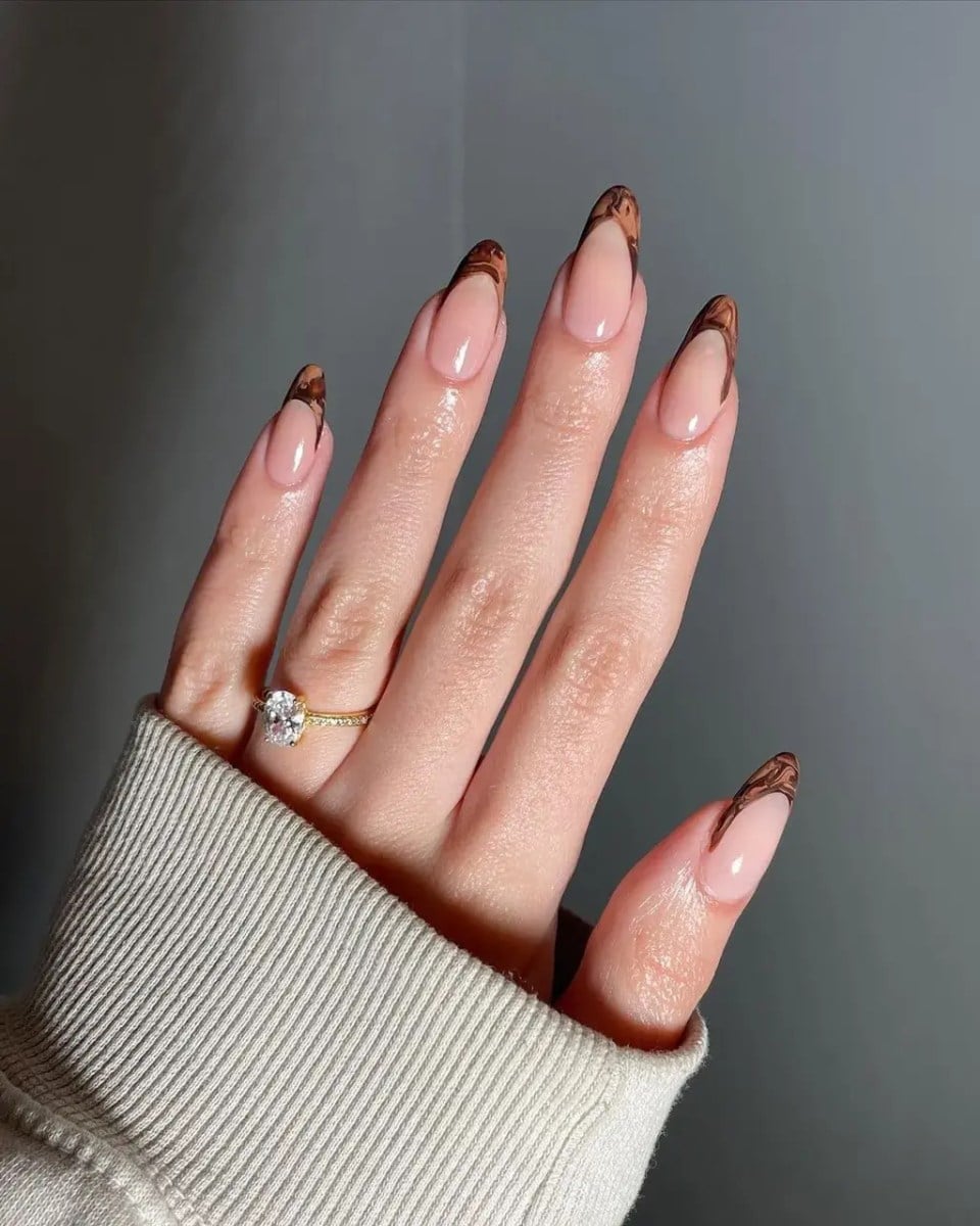 Patterned Chocolate Brown French Tip Almond Nails, миндаль Patterned Chocolate Brown French Tip Almond Nails, миндаль — Classy Chocolate Nails