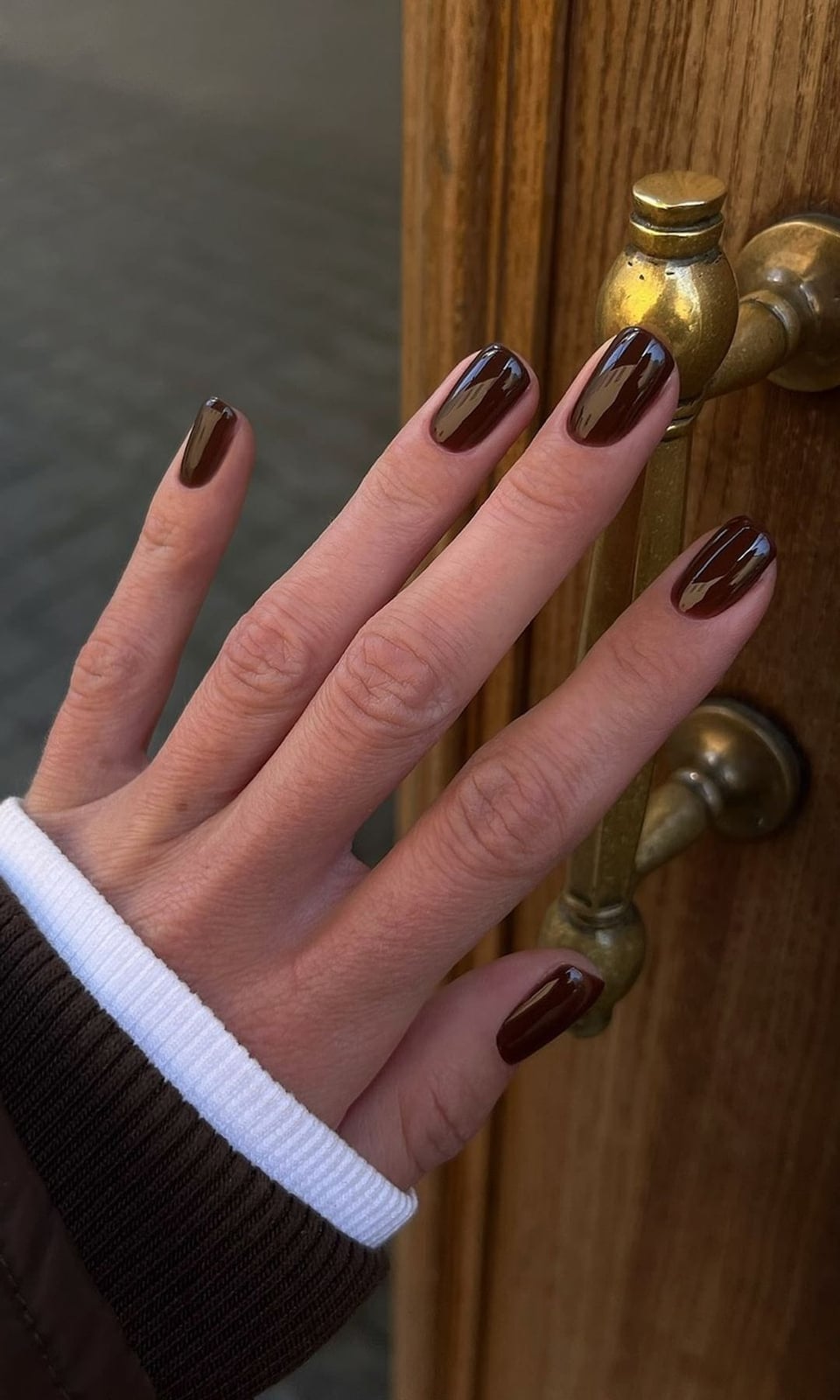 Short Oval Deep Chocolate Brown Glossy Nails Short Oval Deep Chocolate Brown Glossy Nails — Classy Chocolate Nails