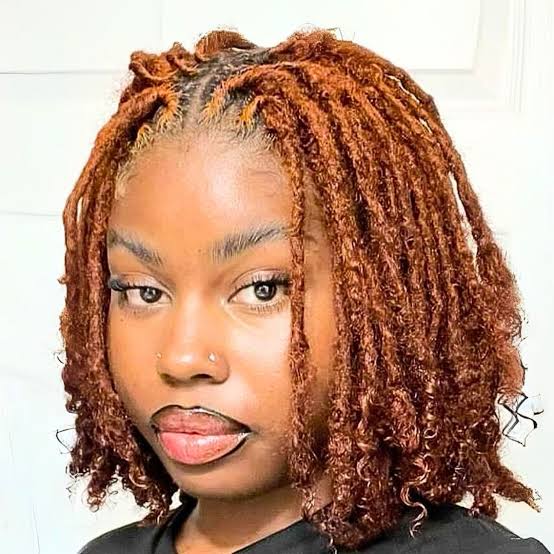 Collarbone Layers With Blonde Highlights Collarbone Layers With Blonde Highlights — Classy Color Locs