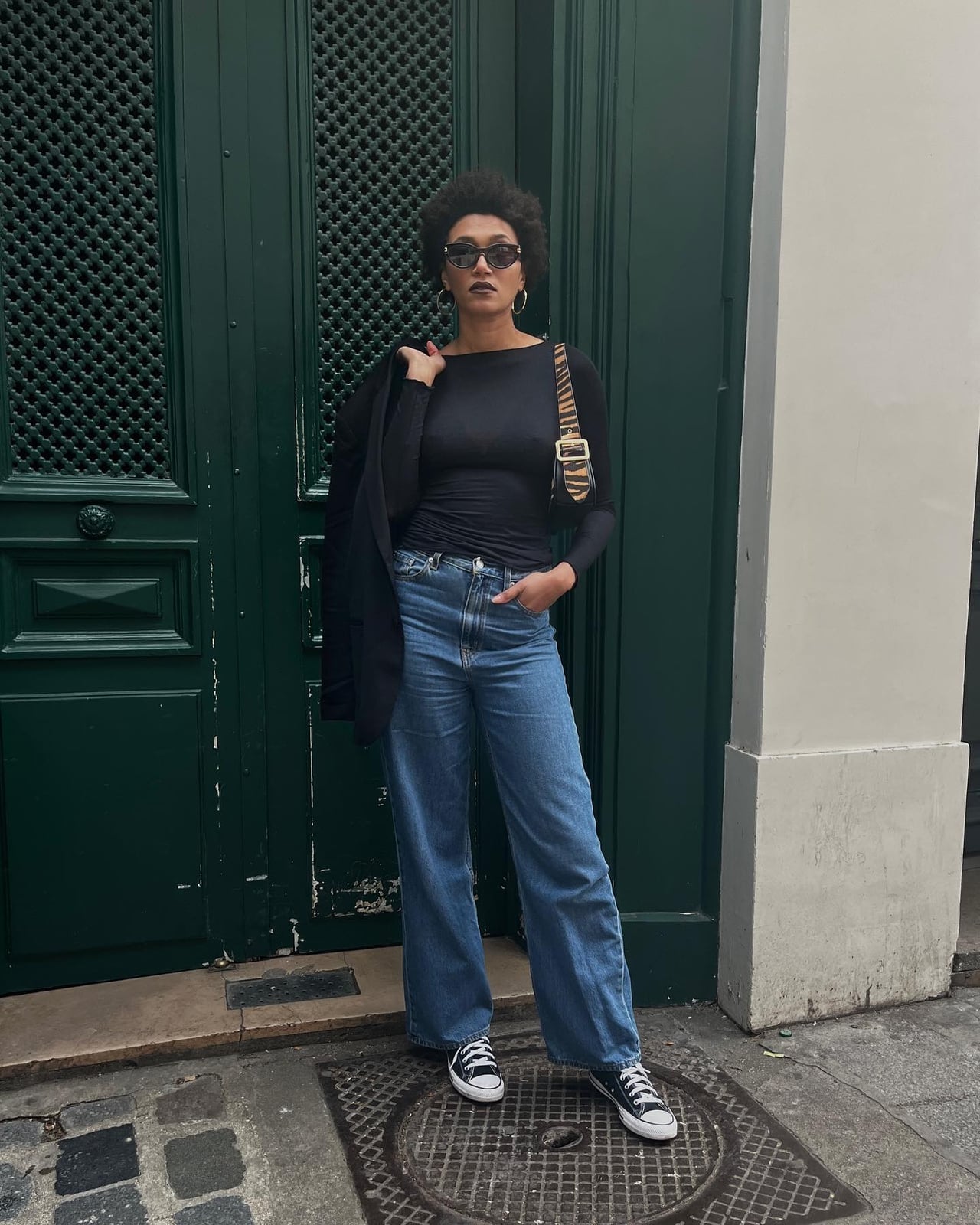 Blazer Draped Over Top and Jeans with Low-Top Converse, Close-Up Take — Classy Converse Outfits Black