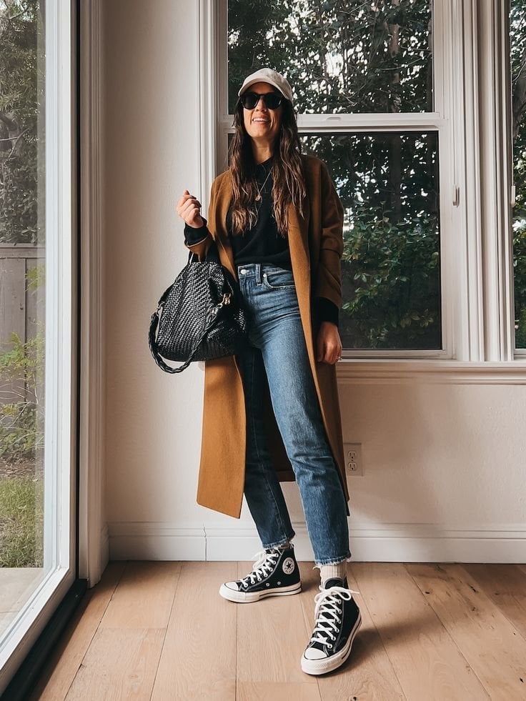 Long Coat Over Black Top and Jeans with Converse — Classy Converse Outfits Black