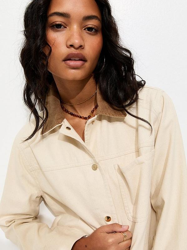 Two-Tone Corduroy Jacket With Frayed Hem Two-Tone Corduroy Jacket With Frayed Hem — Classy Corduroy Jacket Outfits
