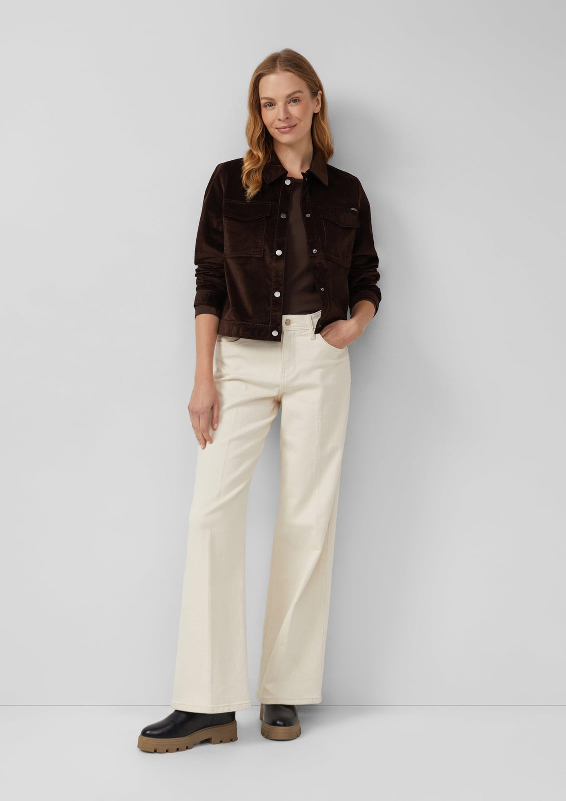 Oversized Brown Corduroy Jacket With Cream Pants Oversized Brown Corduroy Jacket With Cream Pants — Classy Corduroy Jacket Outfits