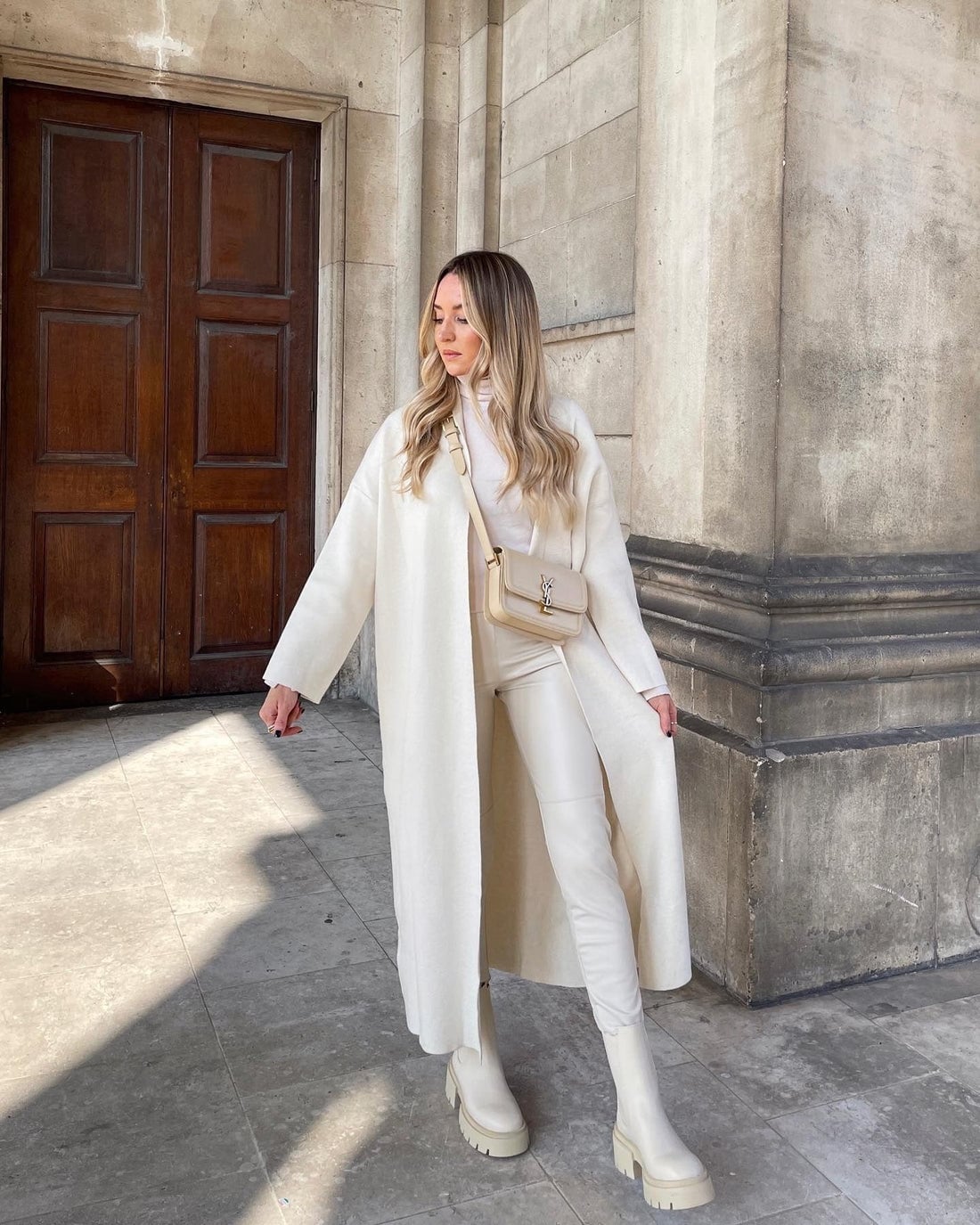 Monochromatic Cream Winter Ensemble With Oversized Coat — Classy Cream Outfits