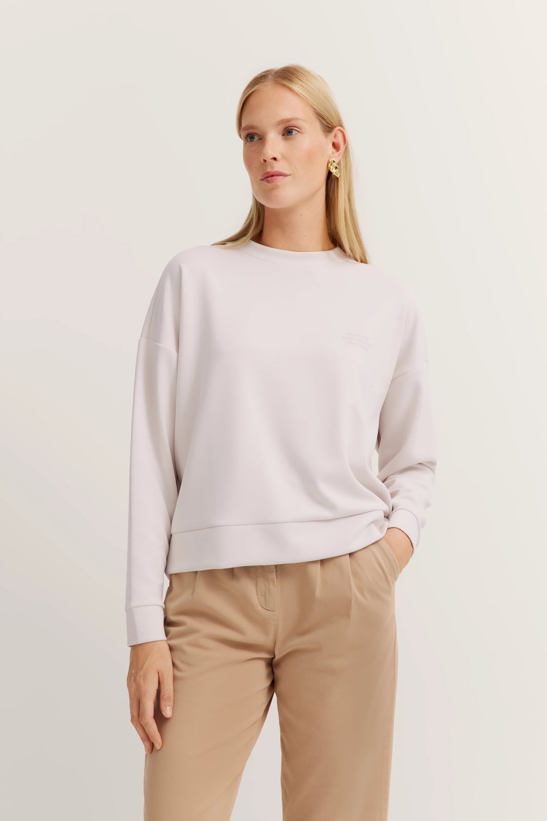 Light Beige Crewneck Sweatshirt With Tan Trousers — Classy Crewneck Outfits