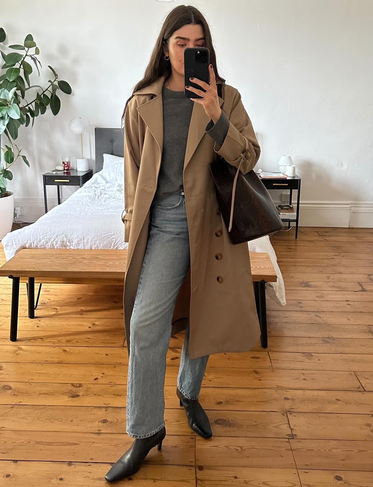 Gray Crewneck With Beige Trench And Light Blue Jeans — Classy Crewneck Outfits