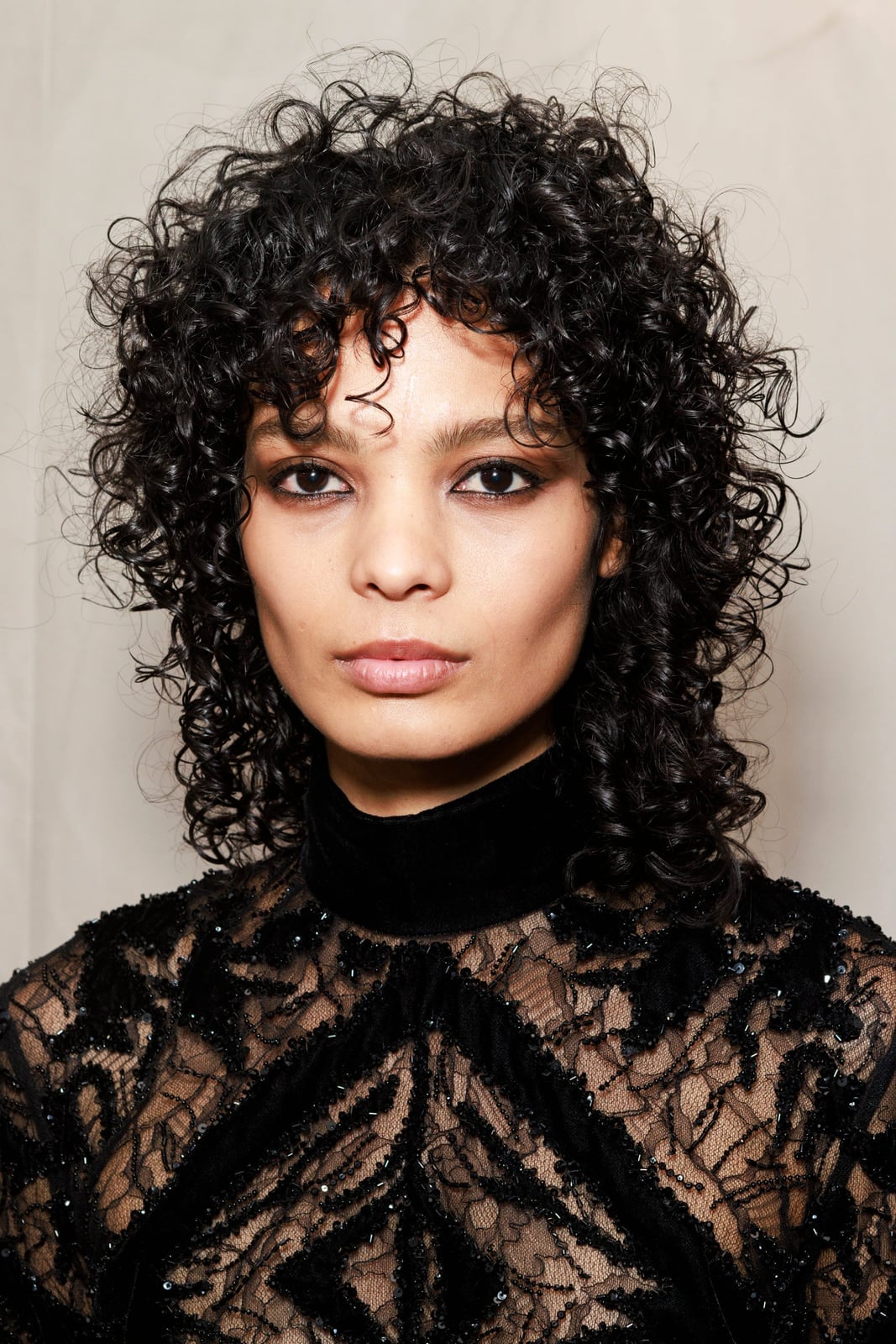 Shoulder Layers With Curtain Bangs Shoulder Layers With Curtain Bangs — Classy Curly Hair Cutting