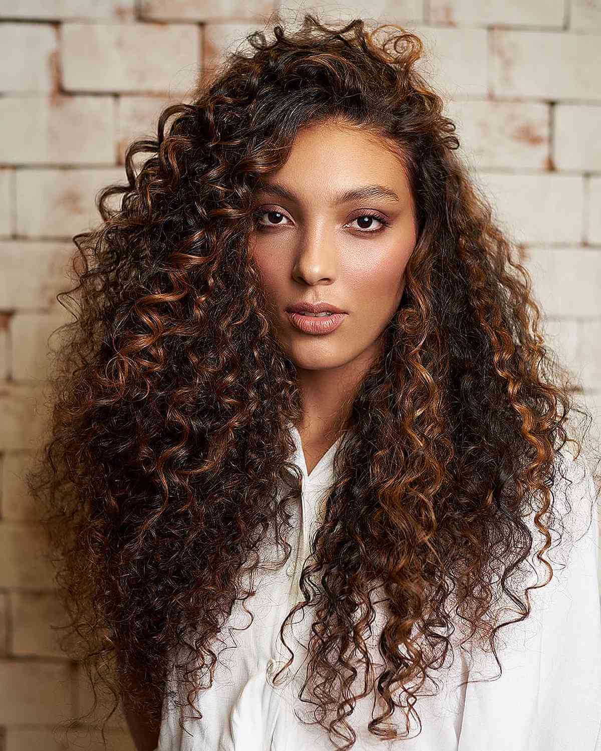 Collarbone Bob With Honey Highlights, Mid-Back Collarbone Bob With Honey Highlights, Mid-Back — Classy Curly Hair Cutting