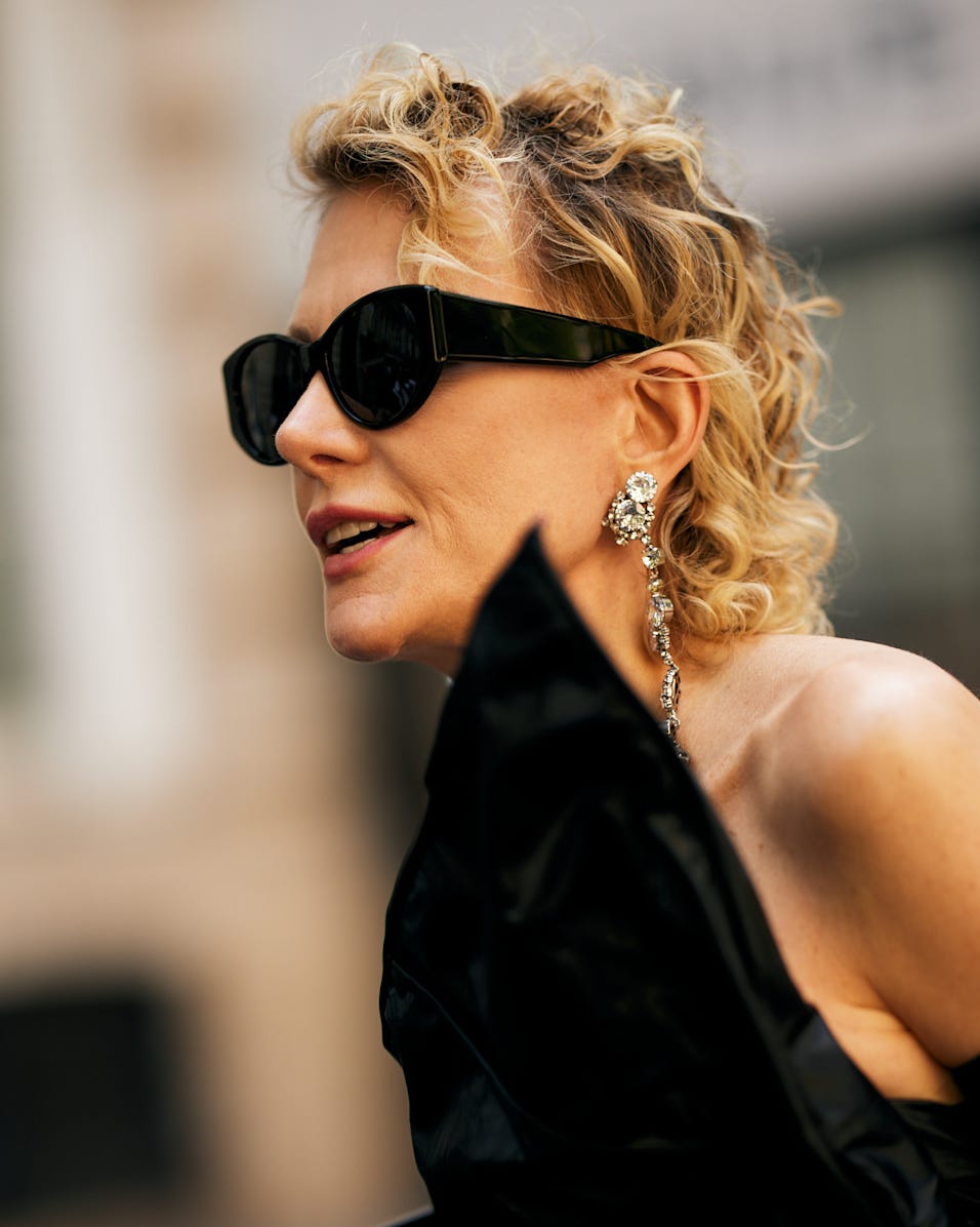 Short Layered Curly Hair With Blonde Highlights Short Layered Curly Hair With Blonde Highlights — Classy Curly Haircuts