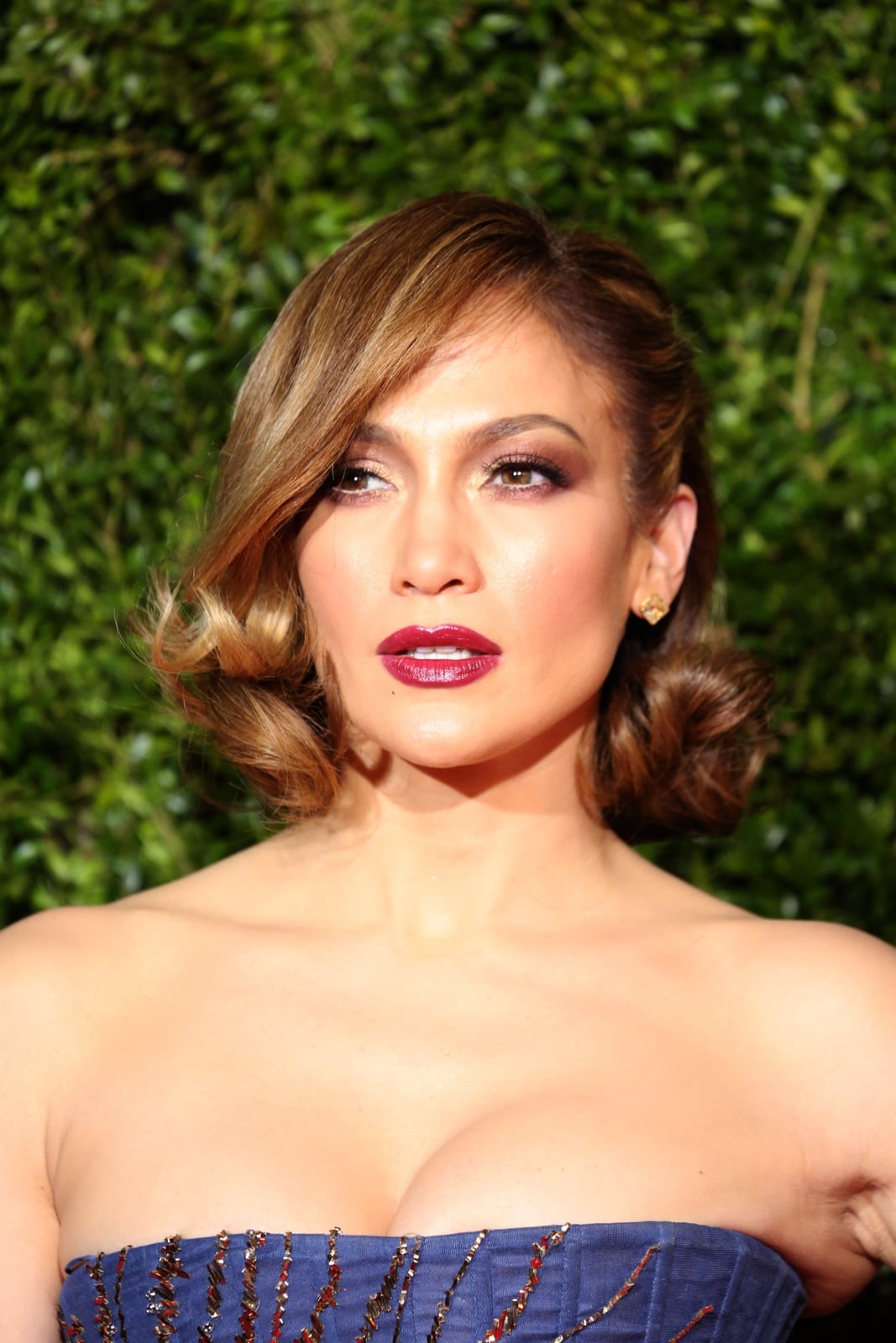 Chin Length Bob With Side Swept Bangs Chin Length Bob With Side Swept Bangs — Classy Curly Haircuts