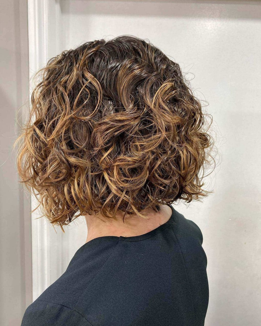Collarbone Bob With Dimensional Caramel Collarbone Bob With Dimensional Caramel — Classy Curly Highlights