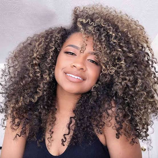 Mid-Back Blowout With Blonde Highlights, Wavy Mid-Back Blowout With Blonde Highlights, Wavy — Classy Curly Highlights