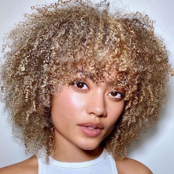 Mid-Back Wavy Hair With Gray Blending Mid-Back Wavy Hair With Gray Blending — Classy Curly Highlights