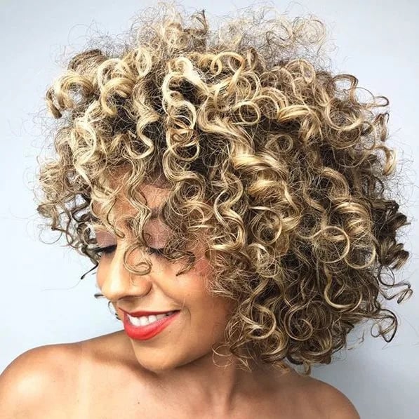 Collarbone Bob With Bright Blonde Collarbone Bob With Bright Blonde — Classy Curly Highlights