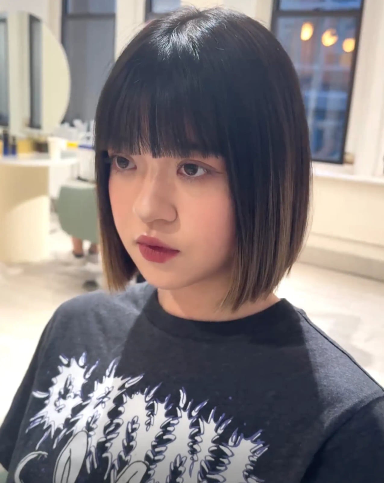 Chin Length Blunt Bob With Full Blunt Bangs, Middle — Classy Cut Bangs